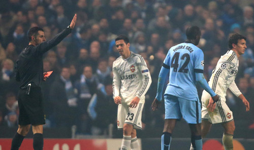  曼联新核染红遭禁赛，争四之路蒙阴影  